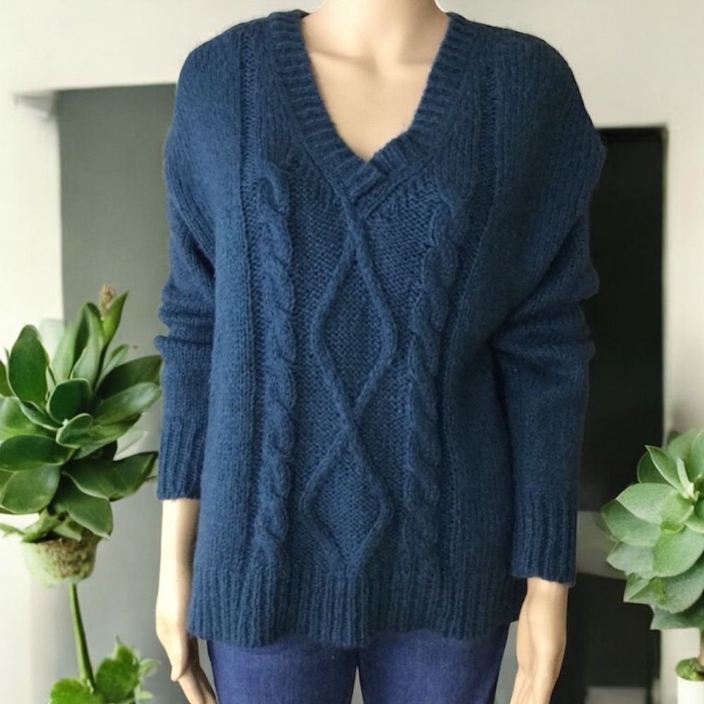 Forever 21 Size L Teal V-Neck Cable Knit Chunky Winter Sweater